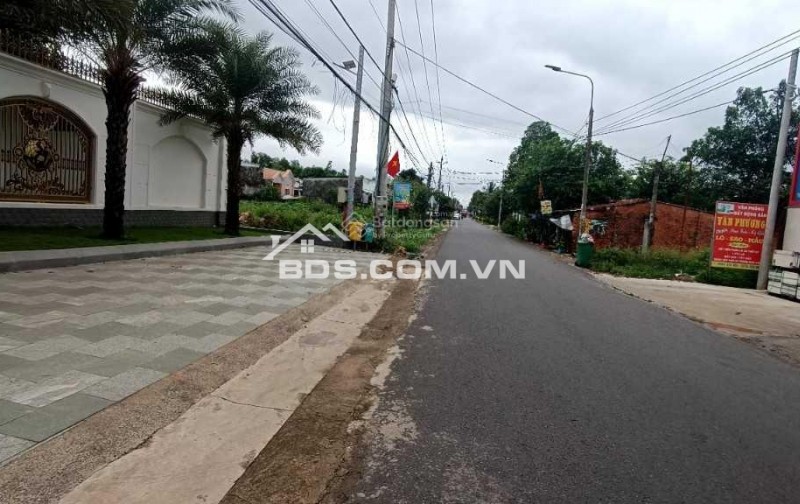 1)	Bán rất gấp nhà mới xây mặt tiền đường ĐT 720 - Quốc lộ 55 cũ tại xã Suối Kiết, Huyện Tánh Linh, tỉnh Bình Thuận